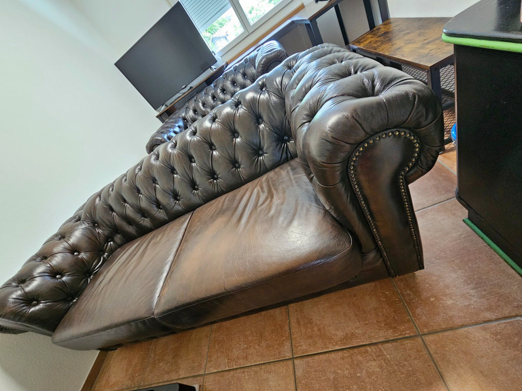 Divani: Chesterfield Sofa Büffelleder – Usato da Oberhasli venduto da lis_x6ll