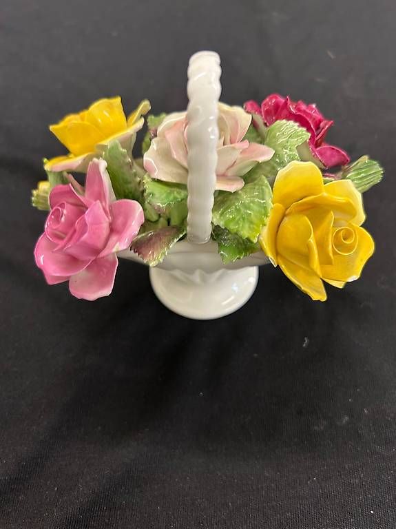 Figuren: Porzellanblumenkorb – Gebraucht aus Emmetten von drd_8gkv 3