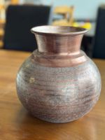 Dekorativer Krug / Vase - mit feinen Gravuren