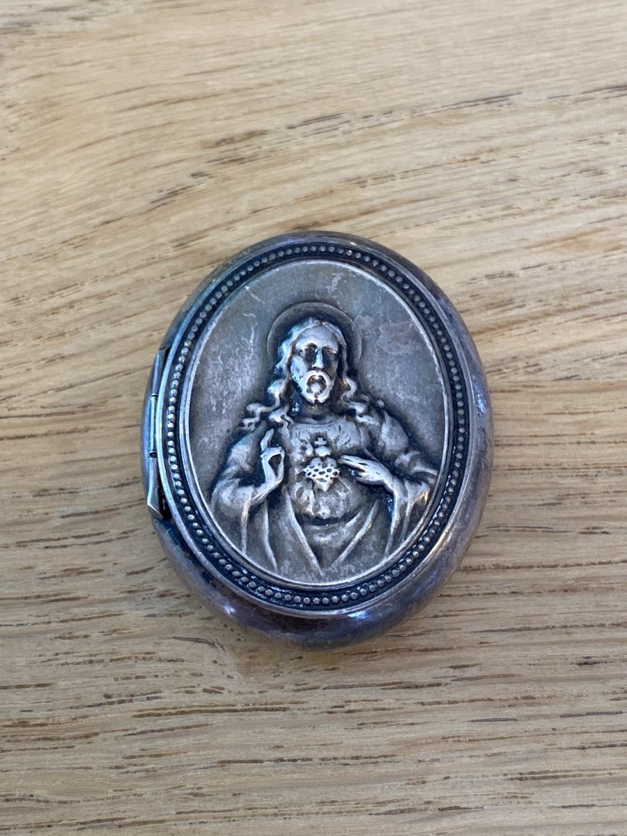 Statuette: 800 Silber Pillendose mit Herz-Jesu-Darstellung – Usato da Birr venduto da Vintage-Liebhaber