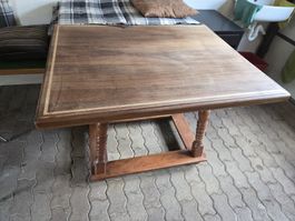 Nussbaumtisch