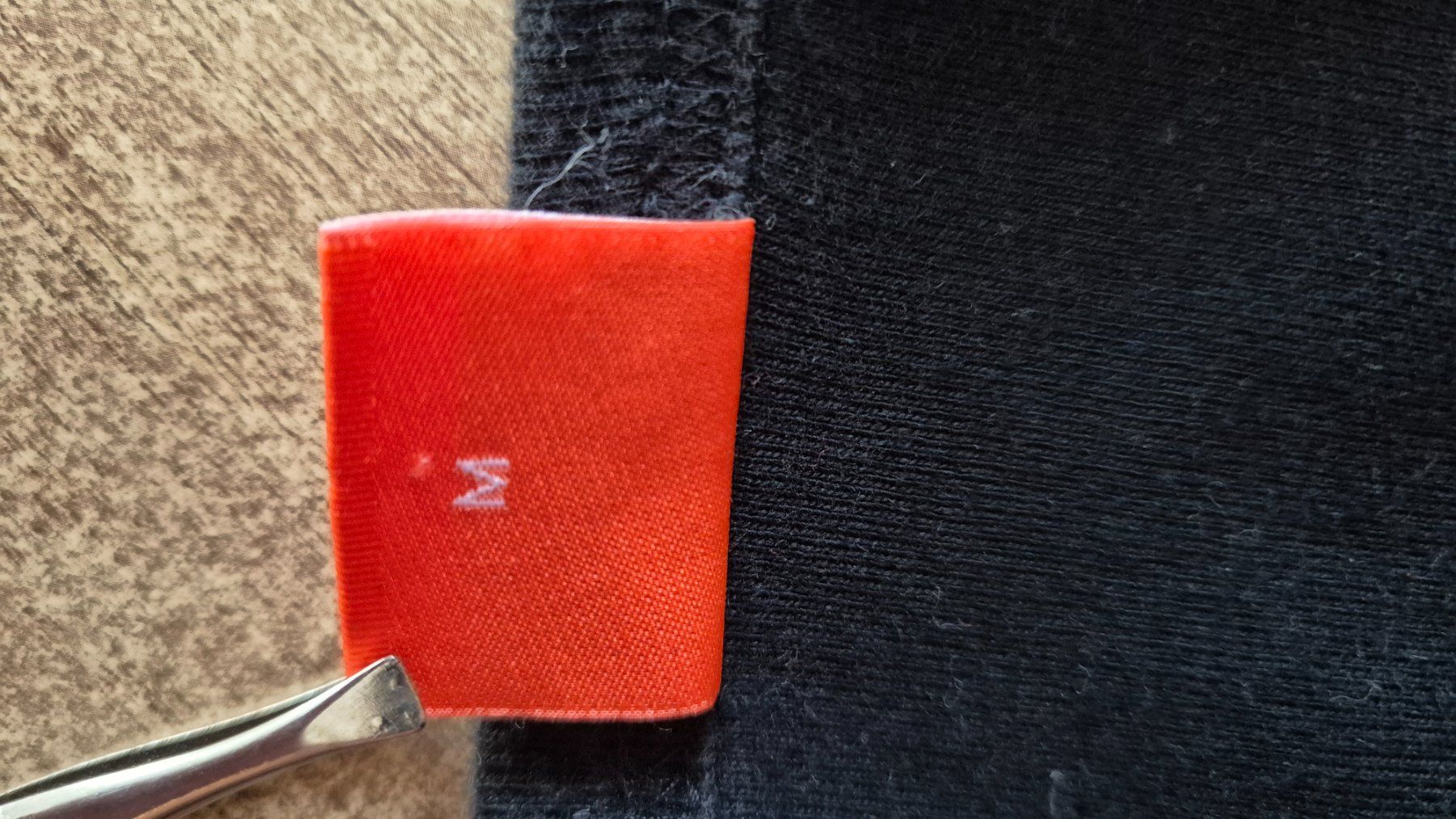 Hugo Boss T-shirt: schwarzes Trägershirt "Boss" Gr.M – Usato da Wängi venduto da Maur1 2