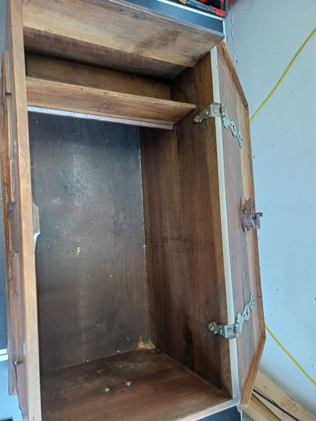 Cassapanche: Holztruhe mit spez. Schloss – Difettoso da Wangenried venduto da Recycler94 5