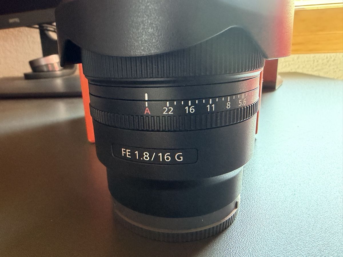 Sony Objektive: Sony 16mm f1.8g – Neu (gemäss Beschreibung) aus Chesalles-sur-moudon von Momo1500 1