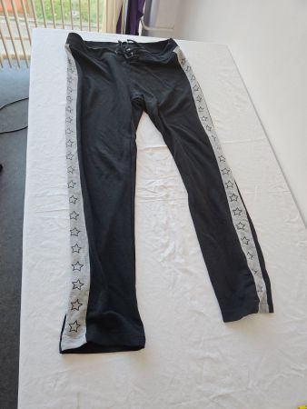 Schwarze Freizeithose mit Sternen, Gr. L