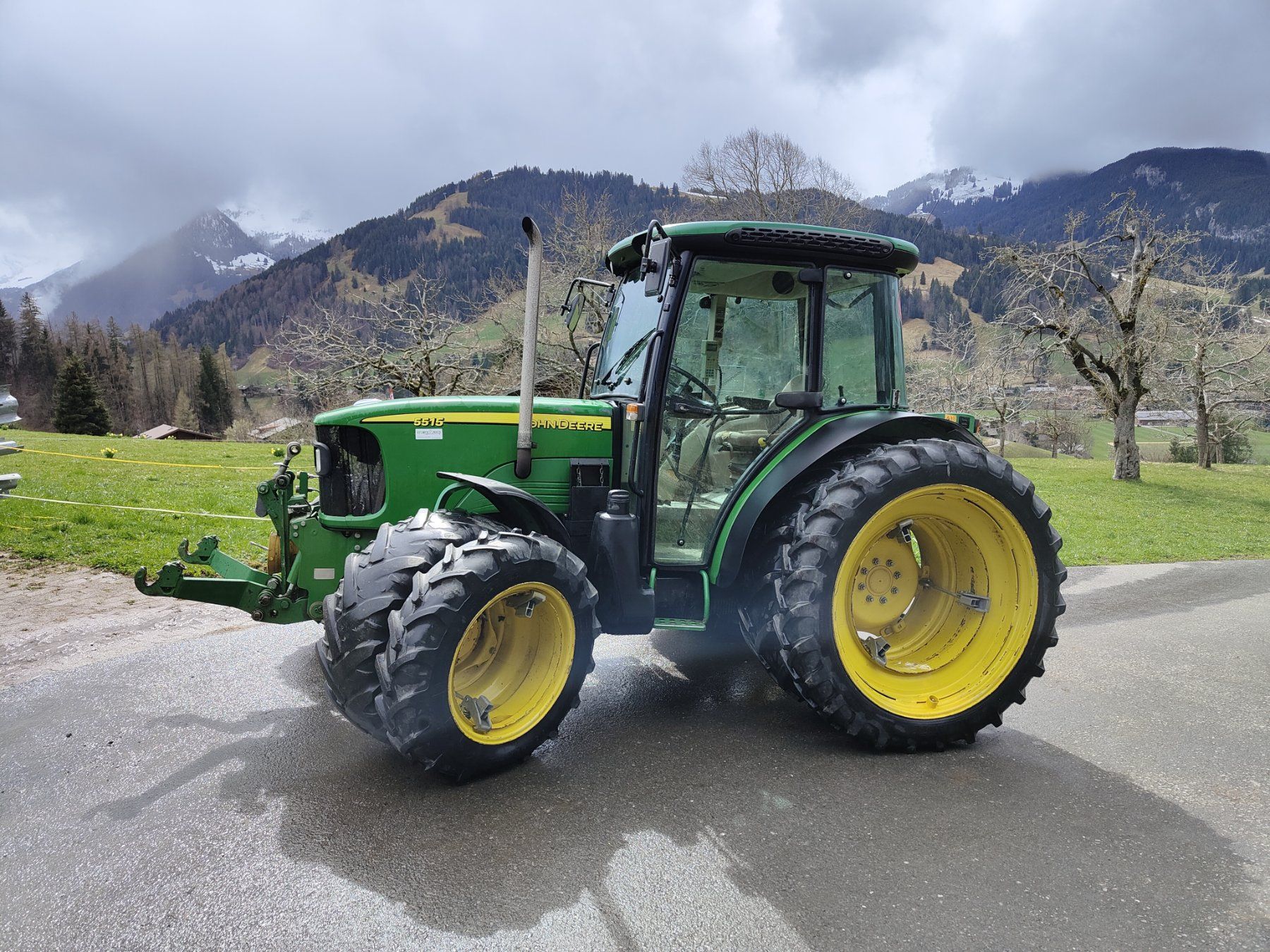 John Deere Trattori: John Deere 5515 – Usato da Gstaad venduto da muhof 1