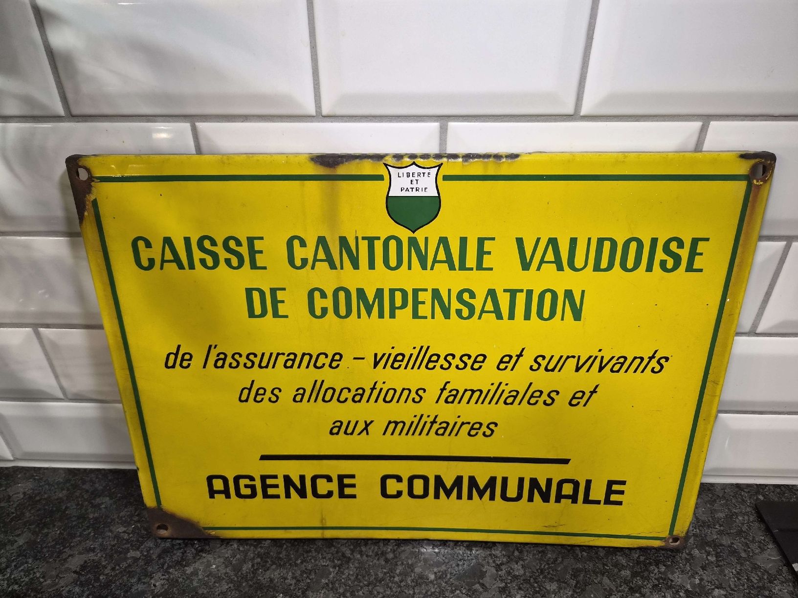 Insegne: Plaque émaillée Caisse Cantonale Vaudoise – Usato da Genève venduto da Octo-puces