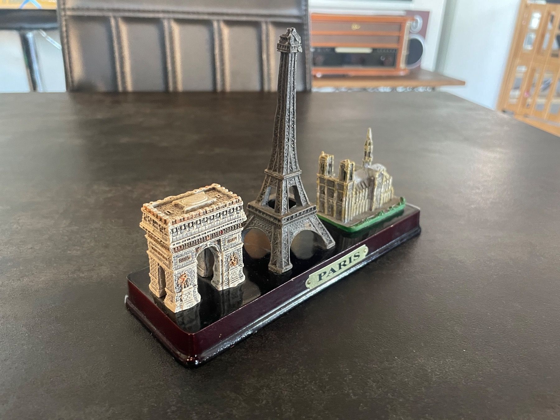 Statuette: Souvenir Vintage Paris – Usato da Vallamand venduto da Bricbracbroc82