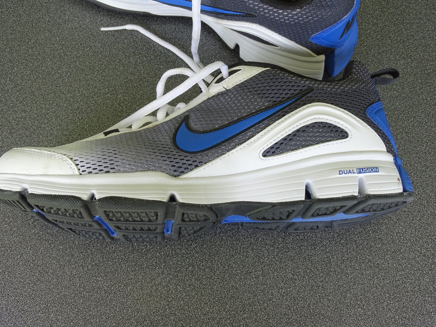 Nike Herrenschuhe: Sneakers von NIKE, zweifarbig – Gebraucht aus Grenchen von olma01 2
