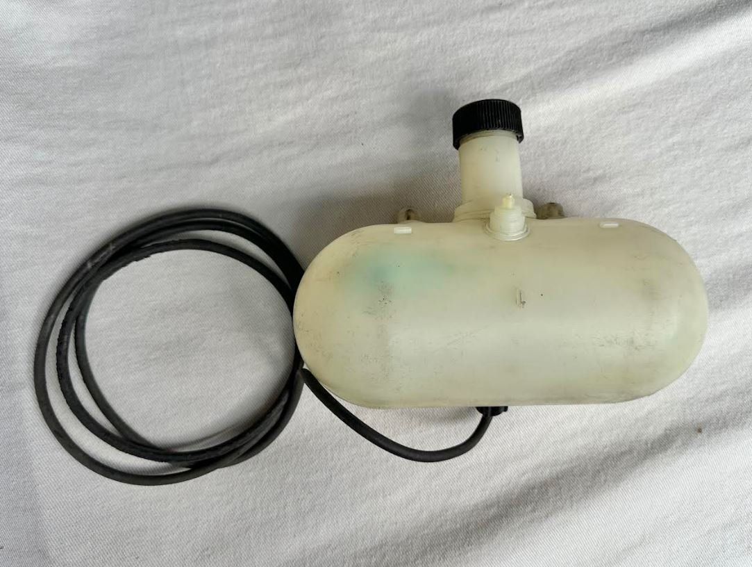 VW Alle Autoersatzteile: Scheibenwaschbehälter VW Käfer – Gebraucht aus Ried-Brig von V8_Andy 1