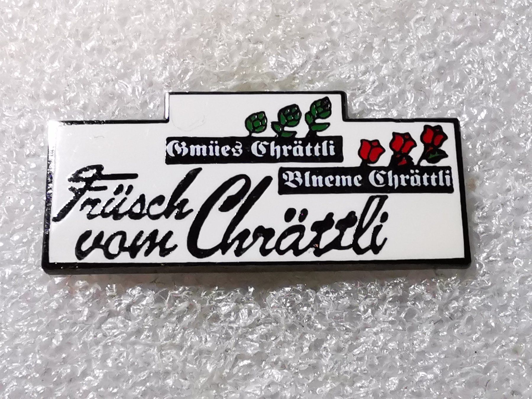 Plaketten & Abzeichen: Ansteckpin 48: Früsch vom Chrättli – Gebraucht aus Oppligen von Pin-Fall-Shop