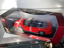 Pontiac Firebird Trans AM Modellauto 1:18