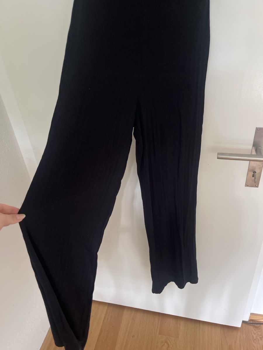 Jumpsuits: Schwarzer Jumpsuit Grösse M – Neuf (Voir description) à Zürich par ant_pql9 2