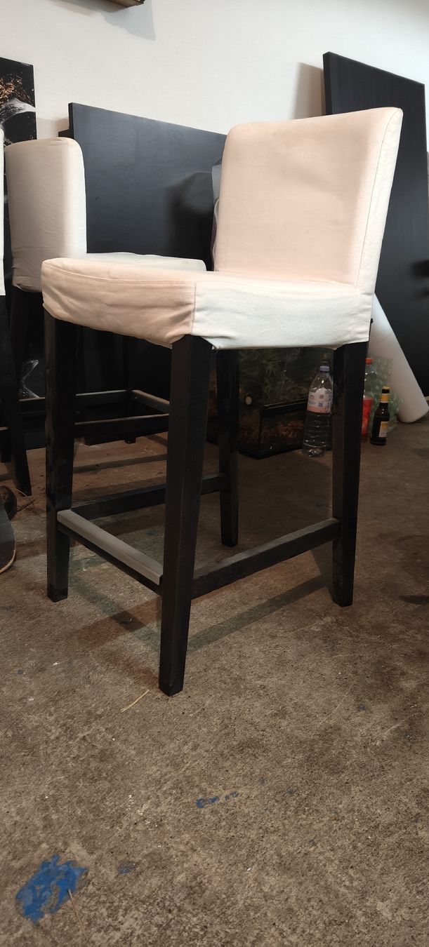 Hocker: 4x Barhocker, Bezug waschbar, Schwarz, Weiss – Gebraucht aus Ennetmoos von Xxbigmaxx 2