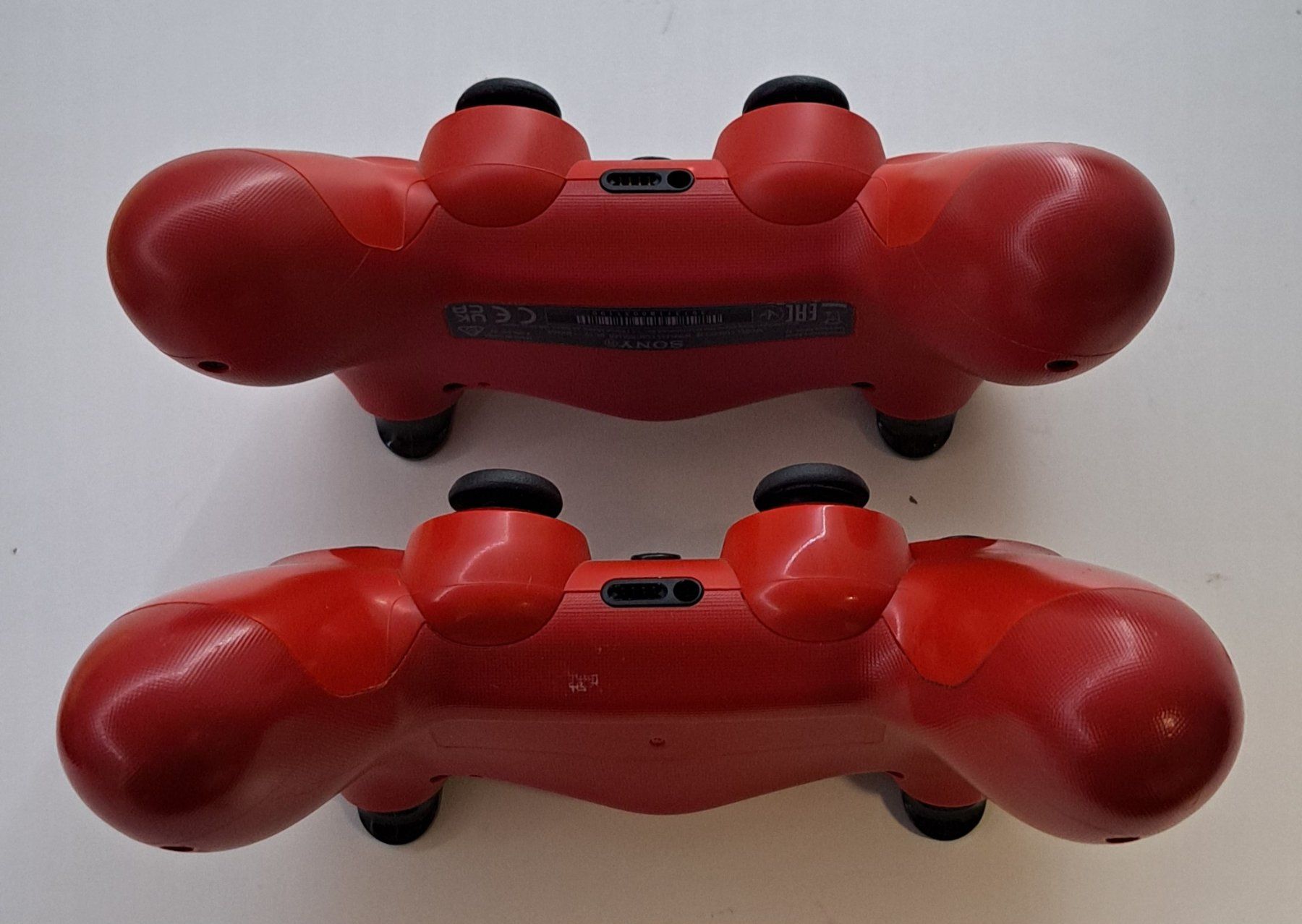 Sony Controller: Ps4 Controller Original SONY 2 Stück Farbe Rot – Usato da Biel/Bienne venduto da Sasha4u 1