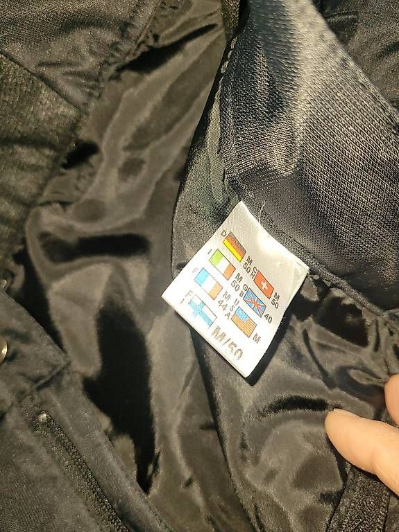 Hosen: Pantalons de sky – Gebraucht aus Lausanne von ana_9gjp 1