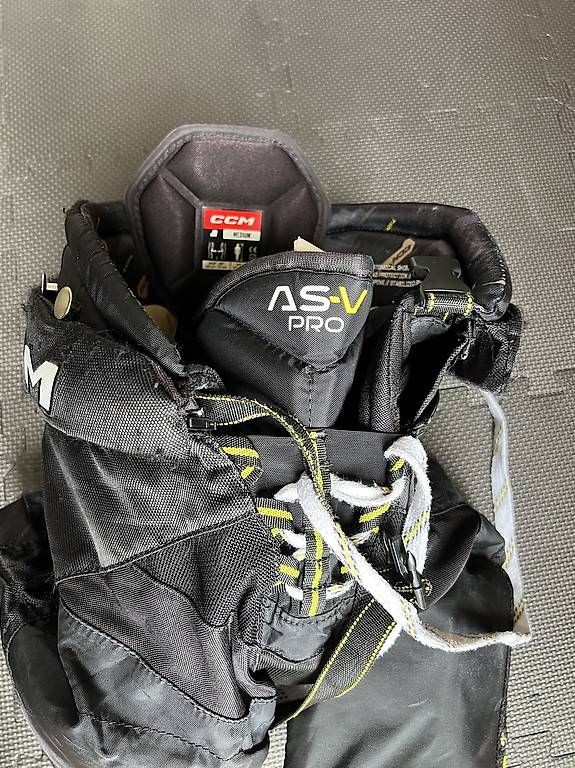 Pantalons: CCM AS-V Pro JR hockey pants  – D'occasion à Sigirino par mag_96wh 1
