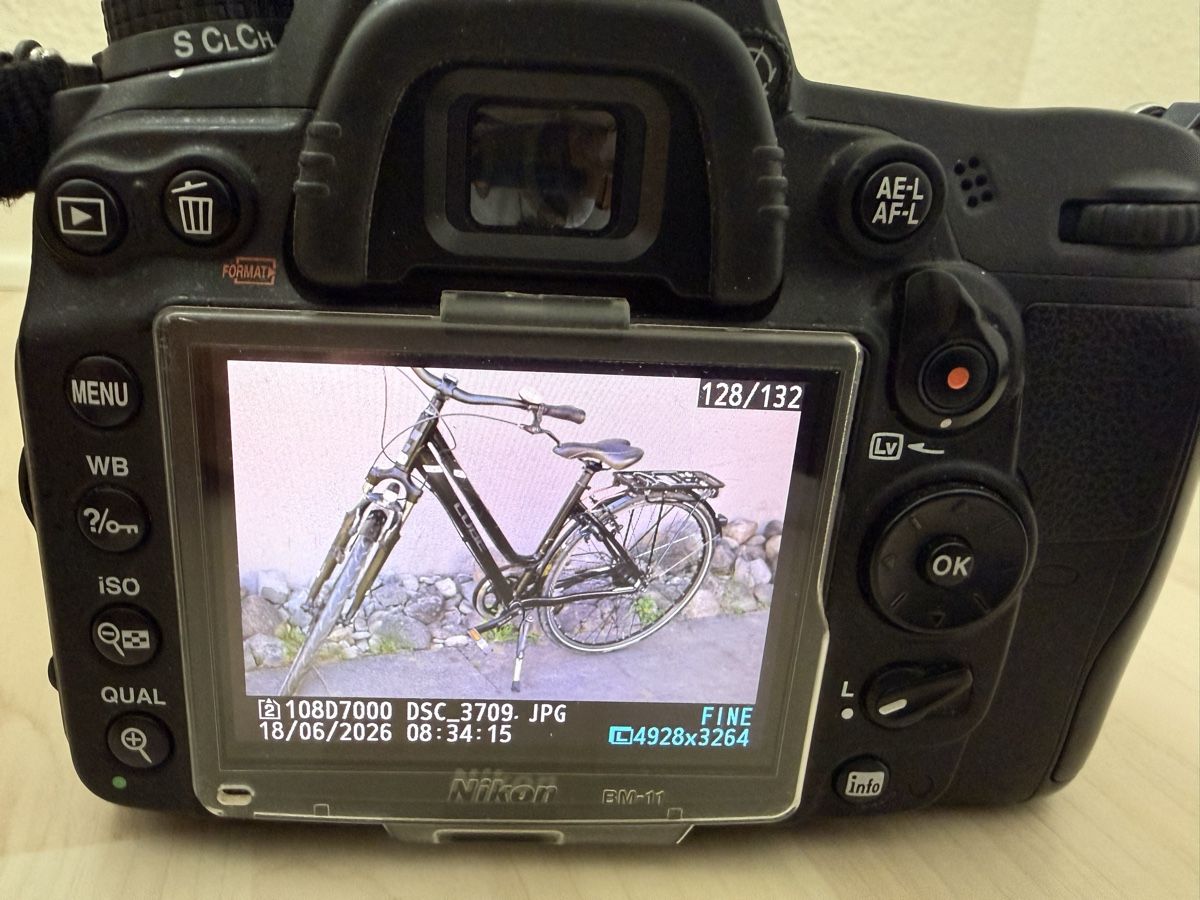 Nikon Fotocamera: Nikon D7000 SetSuper Zustand mit 2 Objektiven – Usato da Steffisburg venduto da com_tg29 1