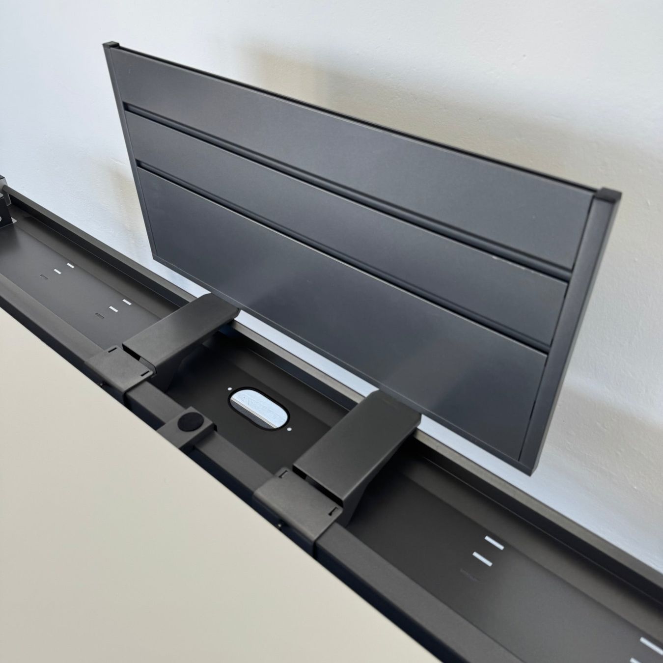 Paraventi: Embru eQ Trennwand mit Tischhalterung – Usato da Schönenwerd venduto da mcofficeshop 2