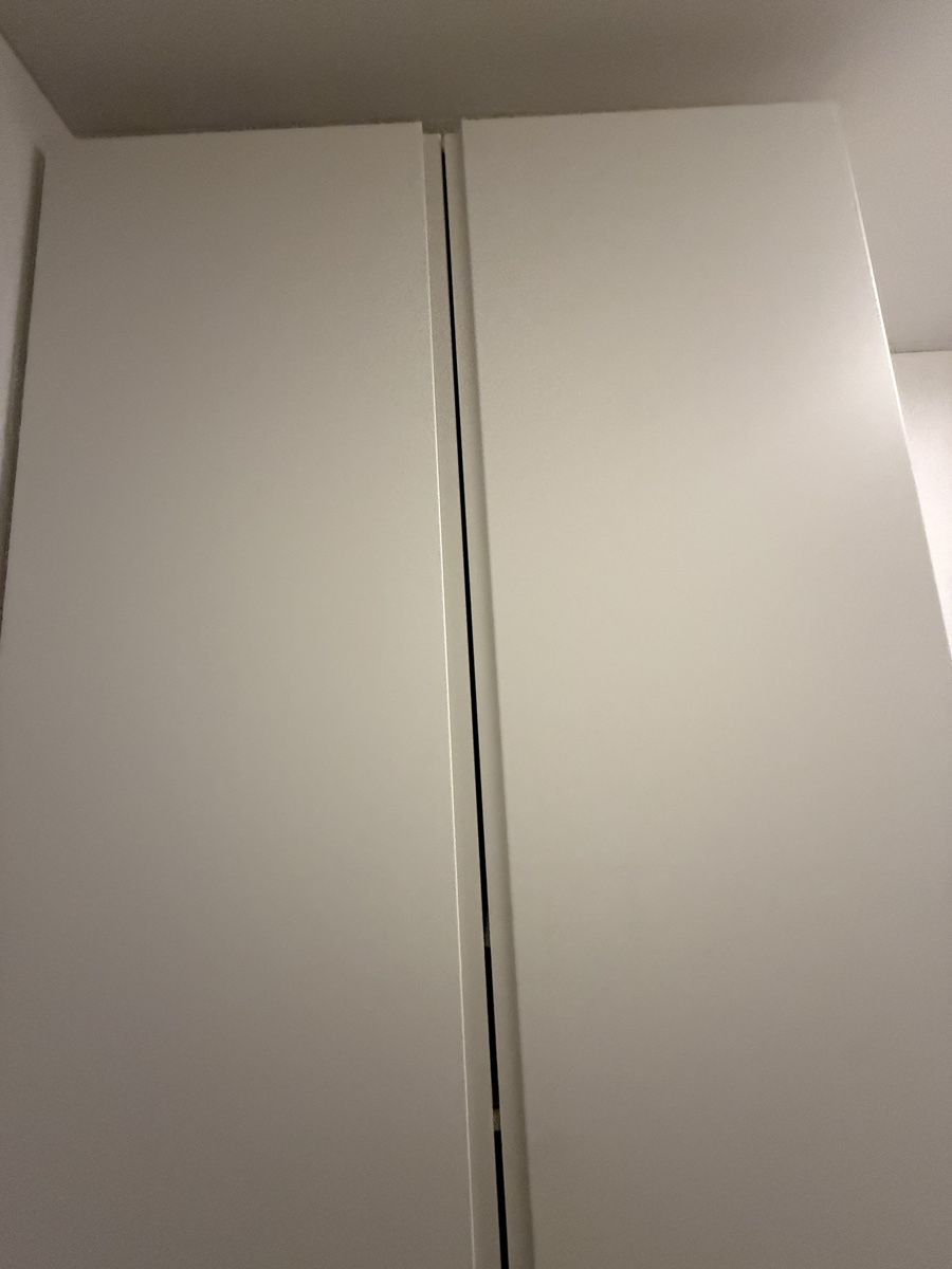 Ikea Guardaroba: White wardrobe with doors good condition – Usato da Lenzburg venduto da Reniss_ 1