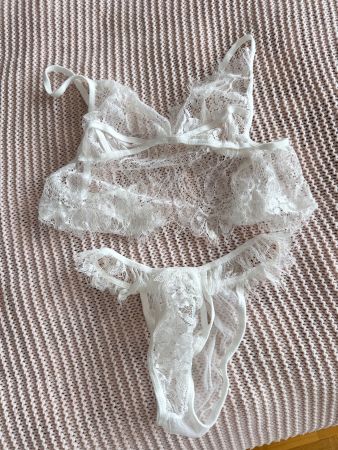 Ensemble lingerie blanche neuve