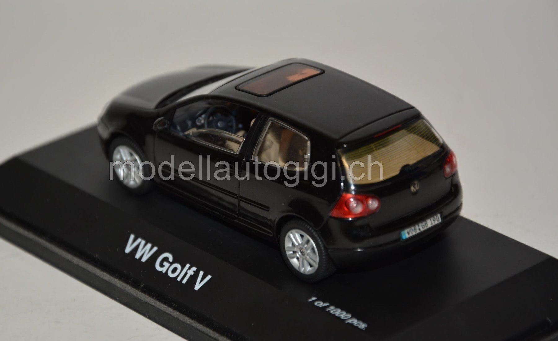 Volkswagen Modellini d'auto: VW Golf V , Schuco , 1:43 – Nuovo e nell'imballaggio originale da Goldach venduto da Feivel9 7