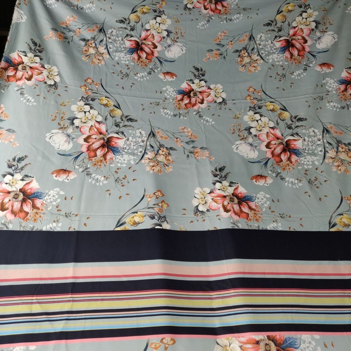 Tessuti: Baumwolle Elastan Panel 1.44x1.5m Fiori in rosa – Nuovo (secondo la descrizione) da Lufingen venduto da Voyager7 2