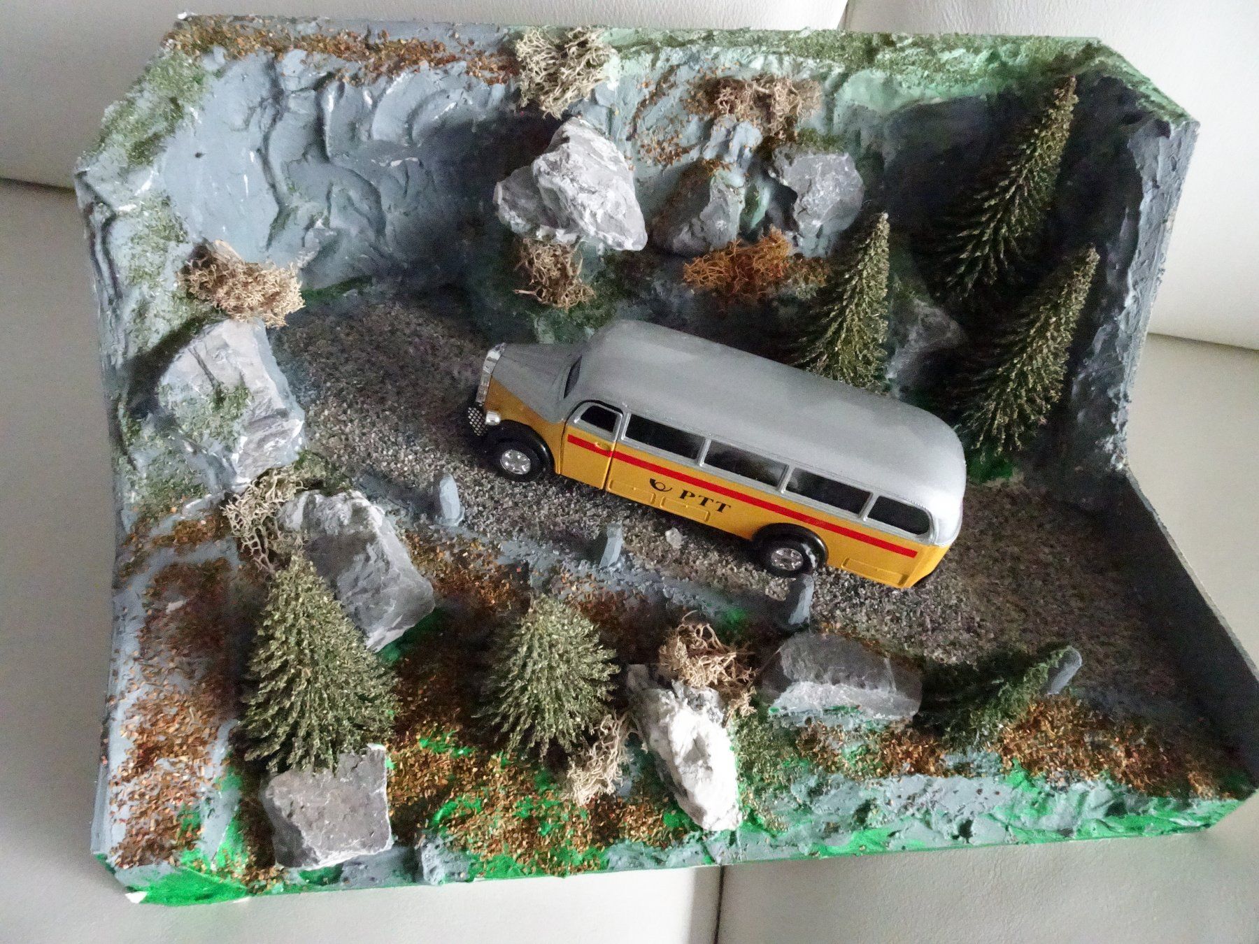 Modellini d'auto: Postauto auf Modell-Umgebung – Usato da Vitznau venduto da Mina60 1