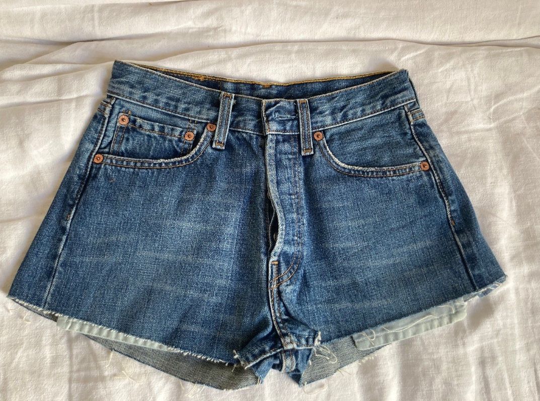 Levi's Pantaloni: Short Levis 501 W27 – Usato da Winterthur venduto da Wavaa