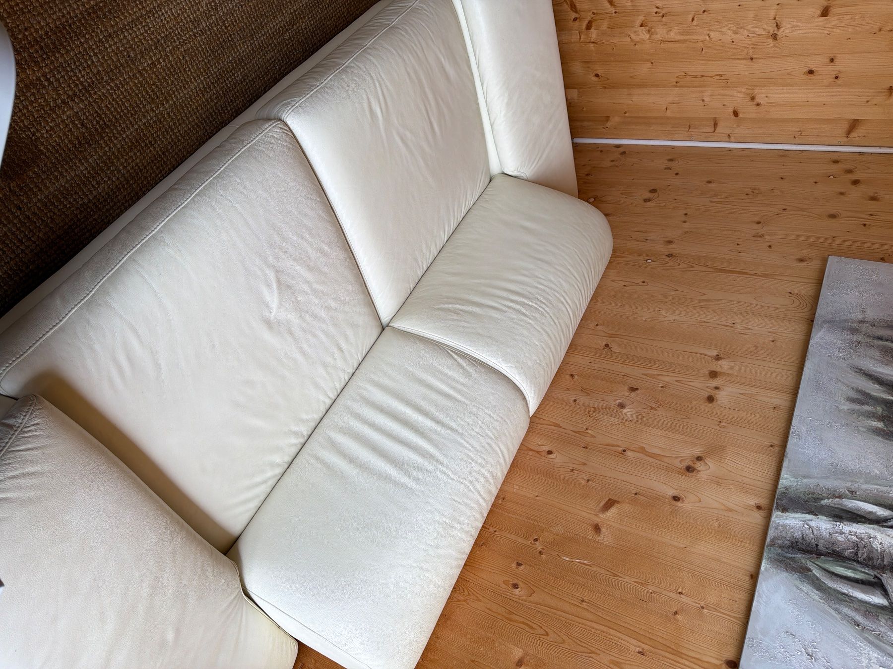Sofas: Elegantes Ledersofa Creme Farben – Gebraucht aus  von  2