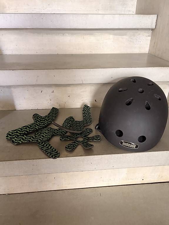 Helme: Nutcase Helm – Gebraucht aus Gunzwil von iy61