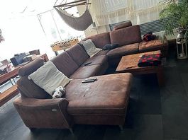 Sofa mit elektrische Liegefunktion und Stauraum