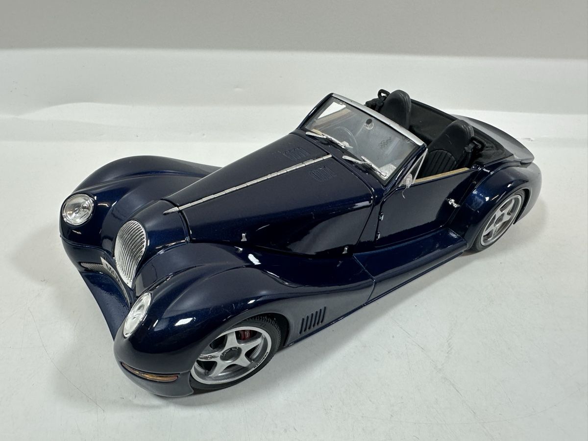 Bburago Modellini d'auto: Morgan Aero 8 1:18, dunkelblau, BBURAGO – Usato da Zofingen venduto da rf9_x2xt 1