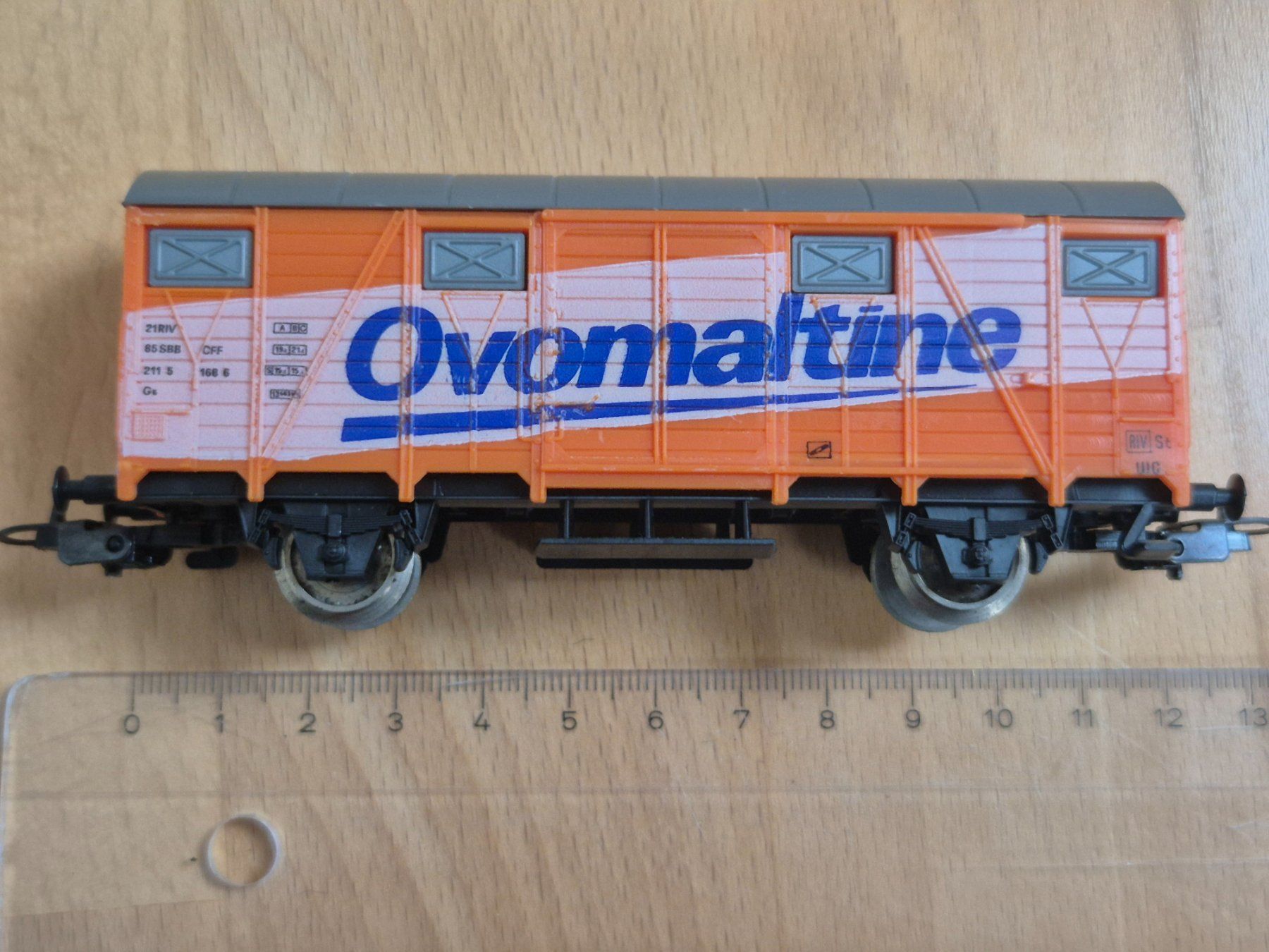 Lima Modelleisenbahnen: Güterwagen H0 Ovomaltine – Gebraucht aus Wetzikon ZH von Gterl