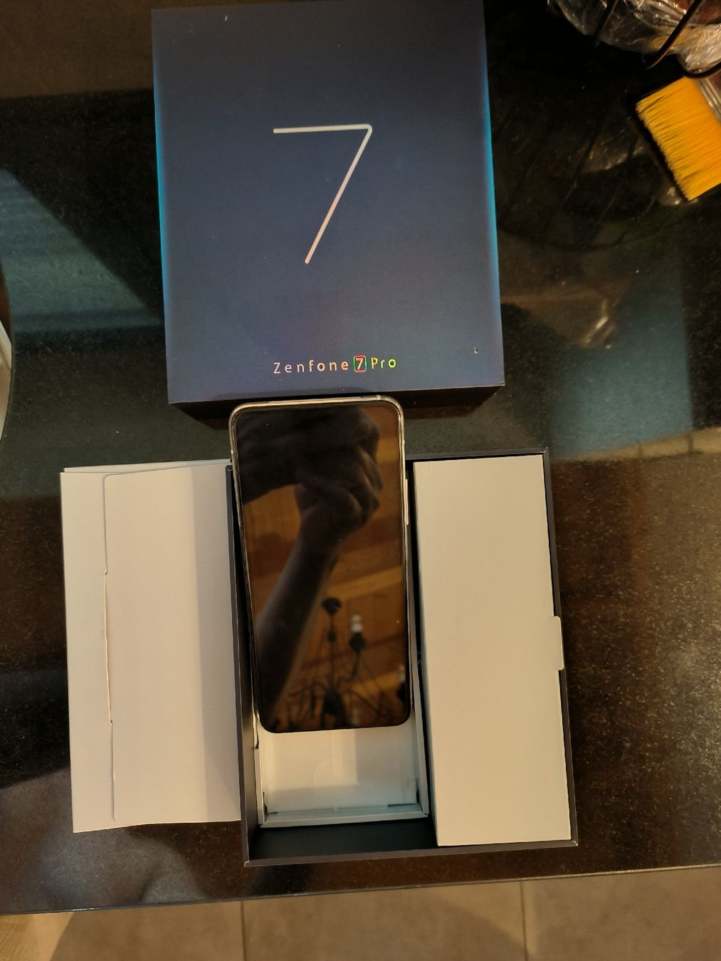 Asus Telefoni cellulari / Smartphones: Asus Zenfrone 7pro.256 Gb  . 5G – Usato da Grimisuat venduto da val_9q7l 9
