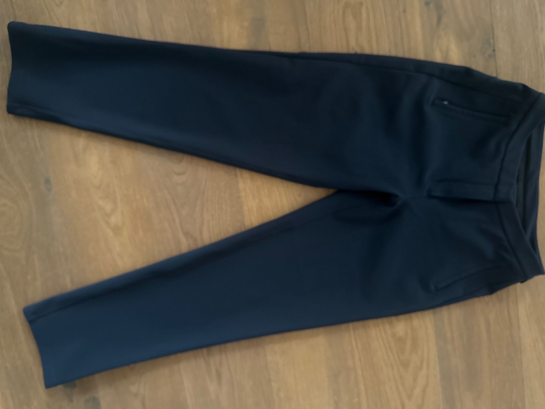 Lululemon Pantaloni: Lululemon City Hose, dunkelblau – Nuovo (secondo la descrizione) da Liestal venduto da ell_6xc7 4