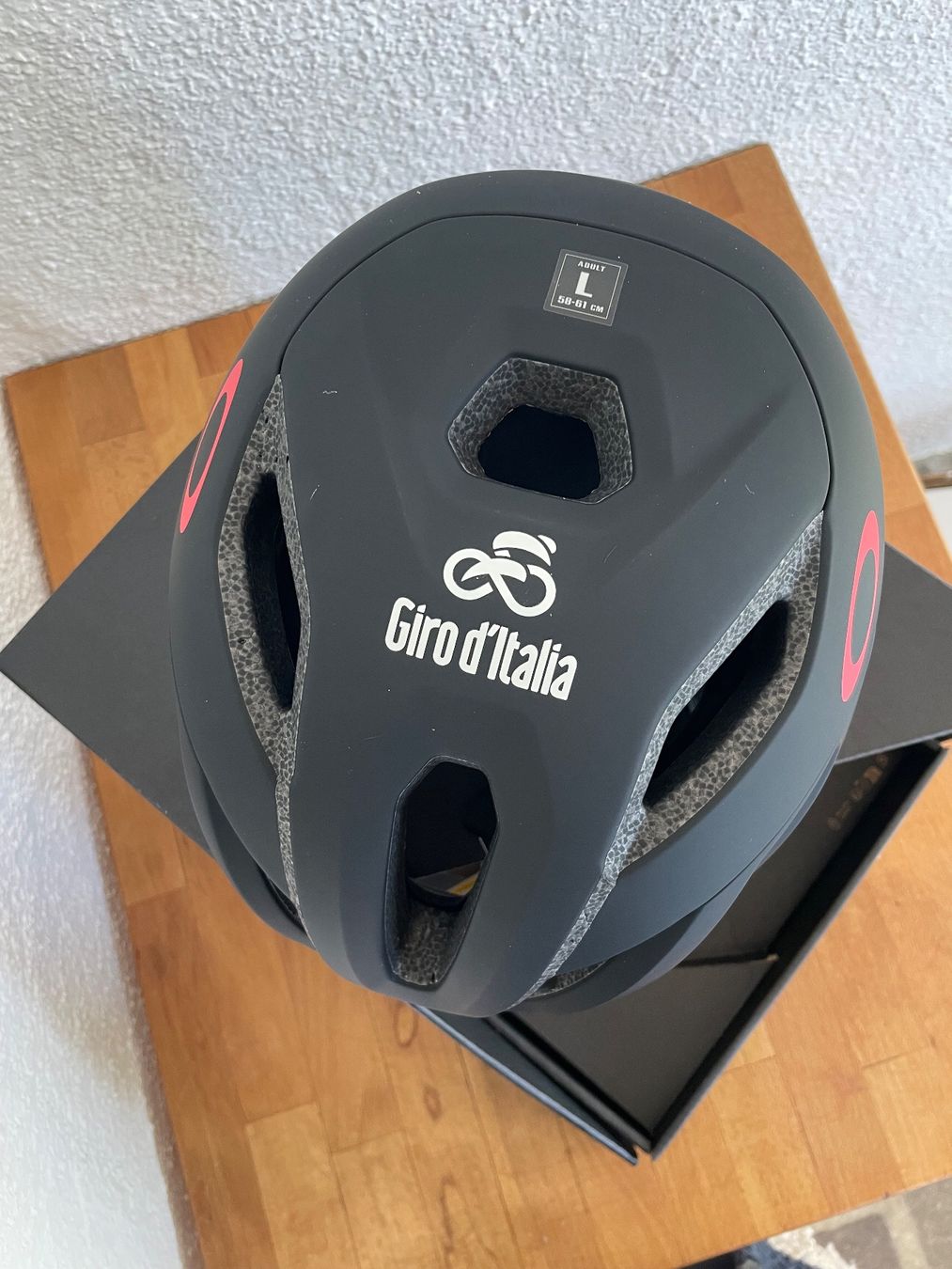 Oakley Caschi: Velohelm Oakley ARO5 Race  Size L – Nuovo e nell'imballaggio originale da Au ZH venduto da zdv 1