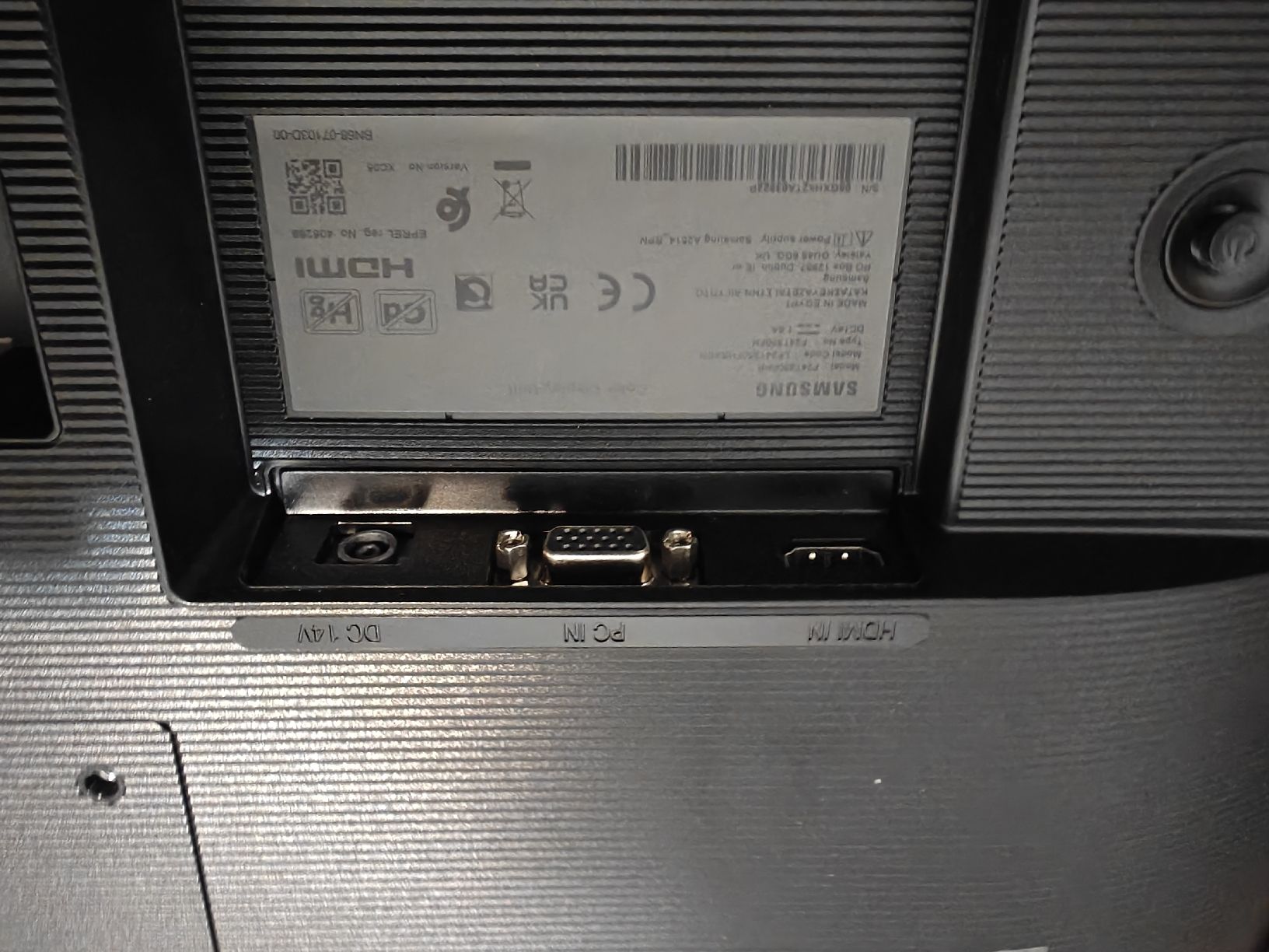 Samsung Monitor: 24" Computer screen – Usato da Basel venduto da Lotsofprosecco 2