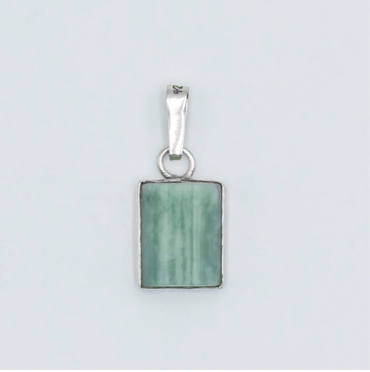Ciondoli: Rechteckiger Anhänger aus Jade – Nuovo e nell'imballaggio originale da Ruggell venduto da JadeShop