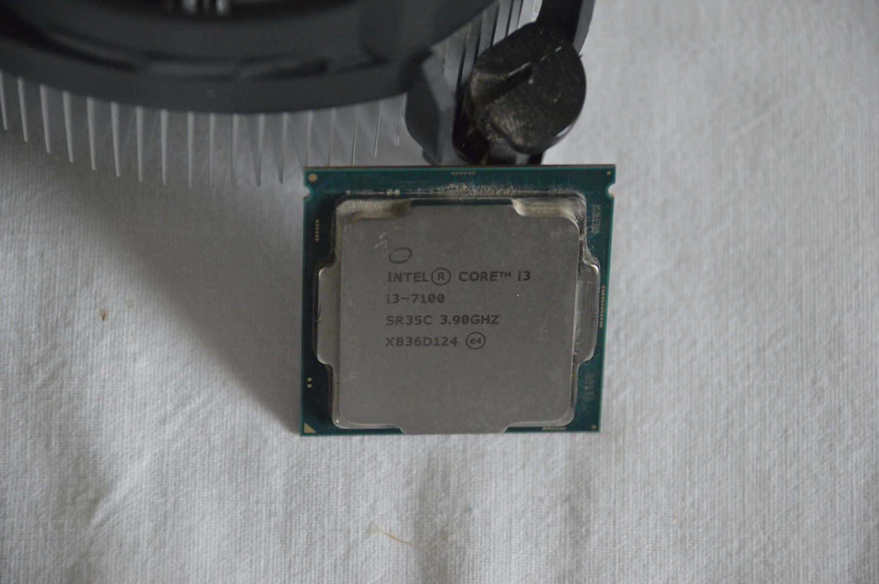 Intel Componenti elettronici: Intel Core i3-7100 CPU mit Kühler - Geprüft & Funktioniert – Usato da Egg b. Zürich venduto da ht_2021