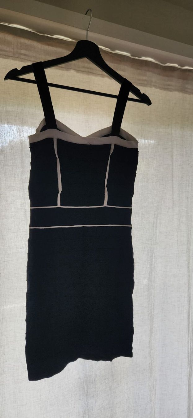 Kleider: Schwarzes Sommerkleid figurbetont elegant – Gebraucht aus Zürich von syl_bhd2 3
