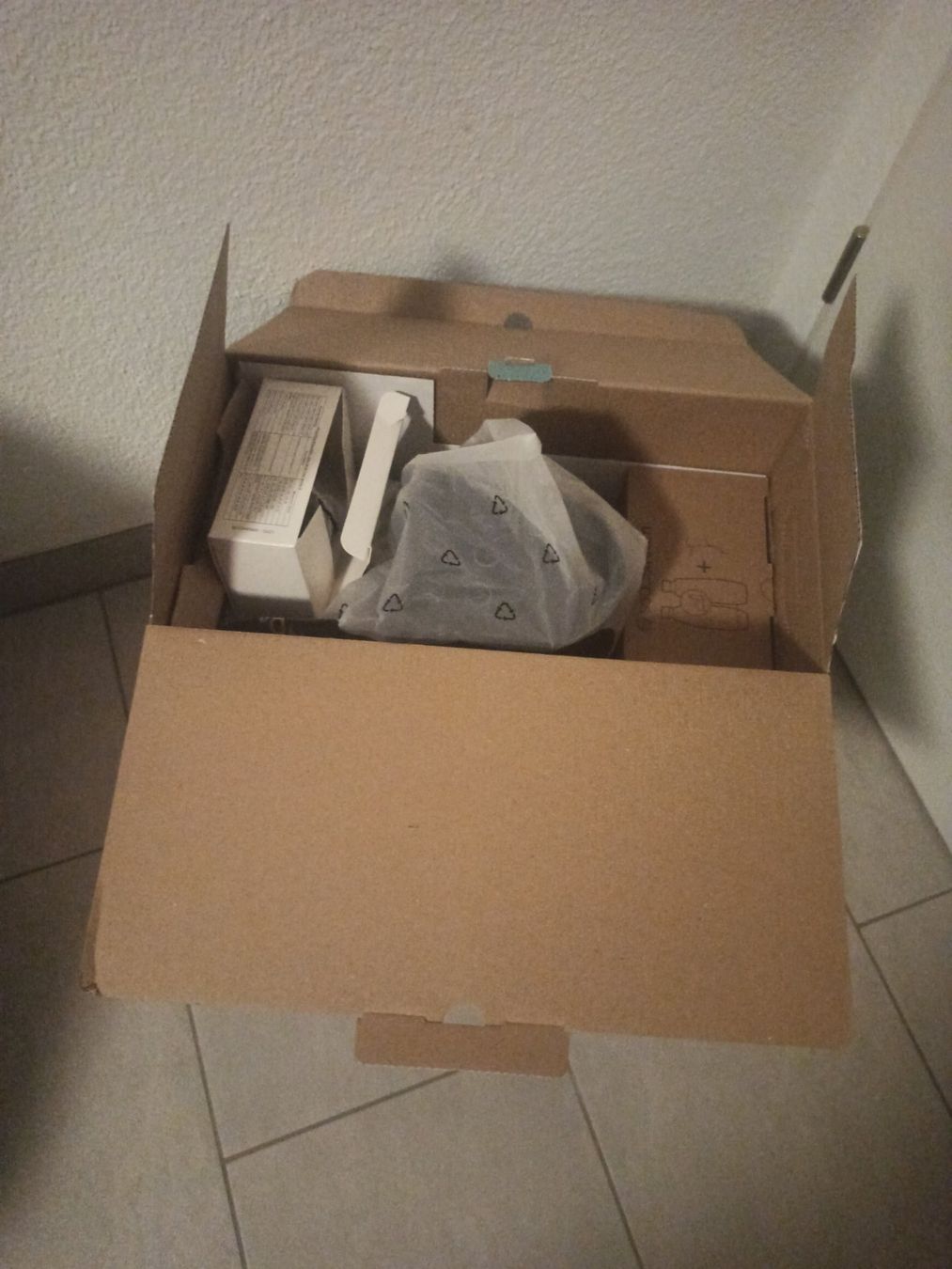 Sodastream Elettrodomestici da cucina: SodaStream E-DUO elektrisch Set + 2 Glasflaschen ab 1.- – Usato da Oberweningen venduto da mar_87mx 5