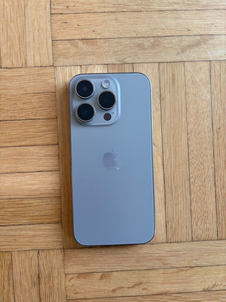 Apple Portables: Apple iPhone 15 Pro – D'occasion à Henggart par 00Silverstar00
