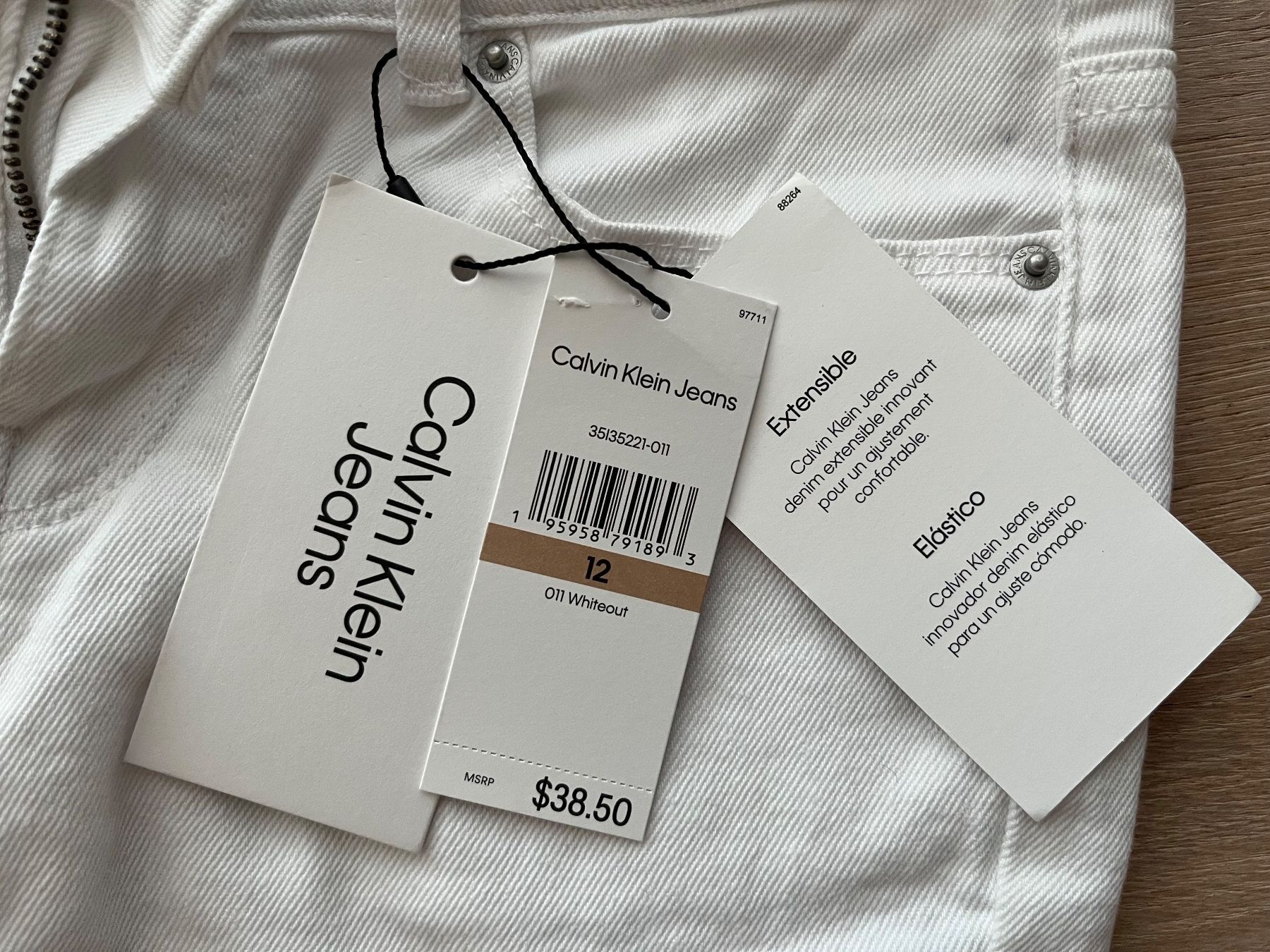 Calvin Klein Pantaloni: Jeans court Calcin Klein neuf – Usato da Corteglia venduto da Lalapimpi 3