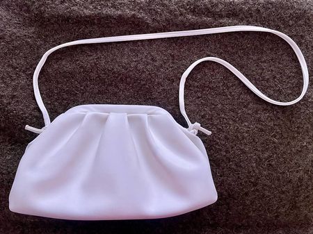 Sac élégant en similicuir blanc