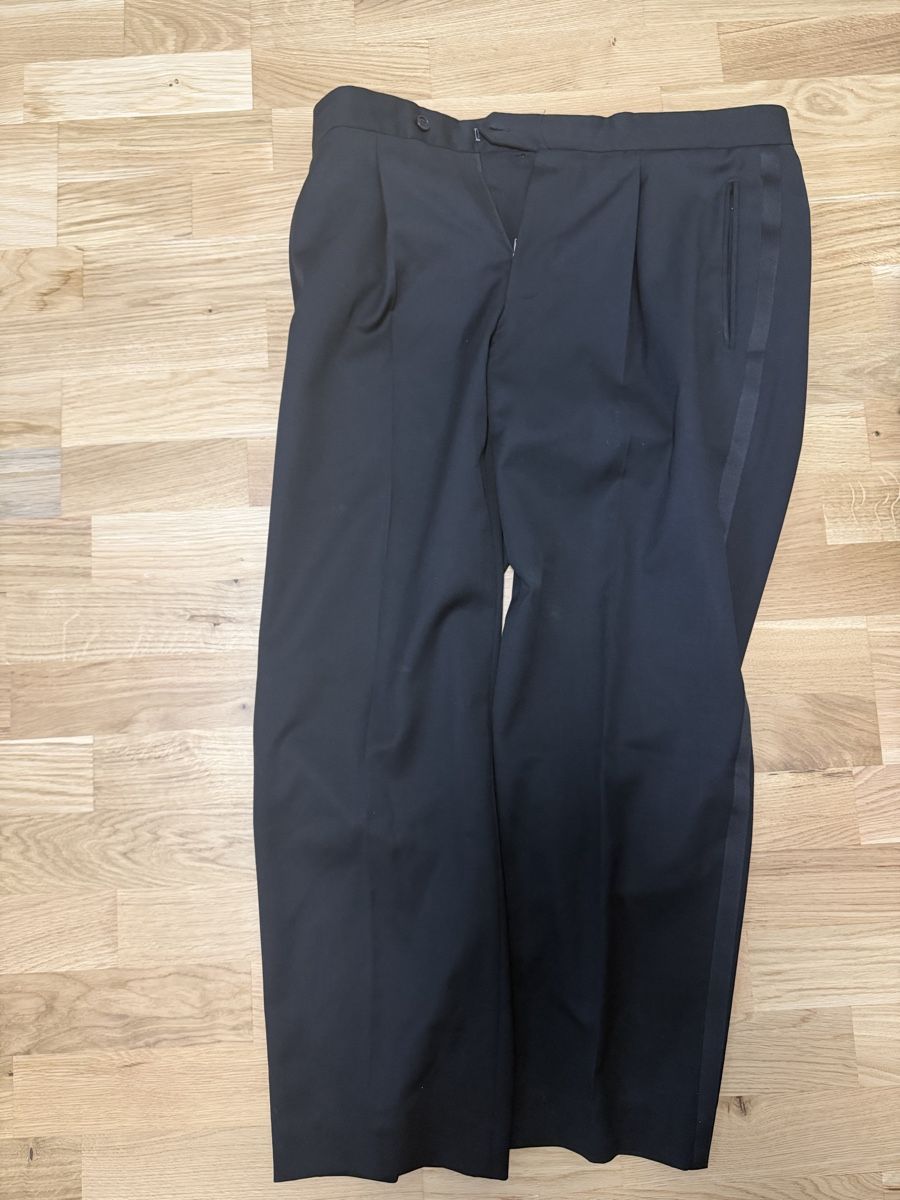Hugo Boss Completi: Kompletter Anzug Hugo Boss – Usato da Bern venduto da jlt_p6bv 3