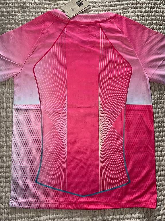 FC Barcelona Leibchen & Hosen: FC Barcelona Trikot – Neu und originalverpackt aus Ittigen von tij_dvs7 1