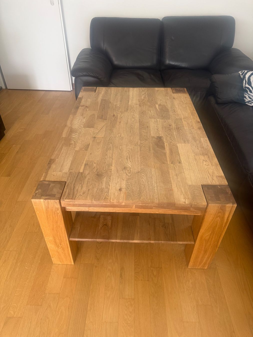 Tables: massiver Couchtisch – D'occasion à Niederscherli par ija_y67c