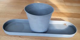 Petit cache-pot avec support en métal