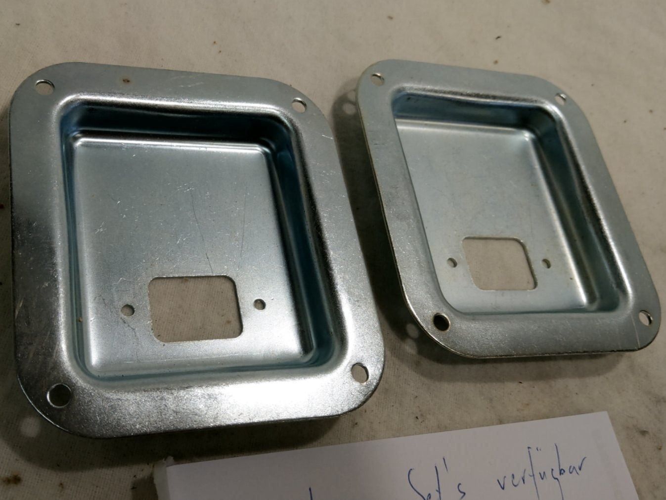 Ferramenta: 2x Kleine Einbauschale gestanzt (x809) – Nuovo (secondo la descrizione) da Däniken SO venduto da Profog1